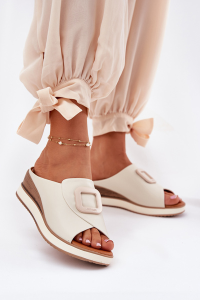 Klapki Damskie Skórzane Na Koturnie Artiker 56C2145 Jasnobeżowe