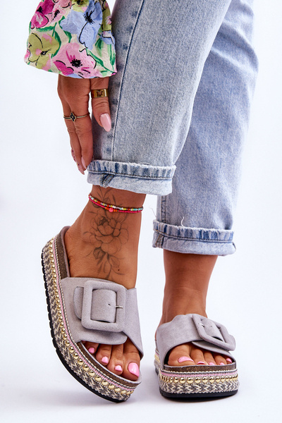 Damskie Klapki Na Zdobionej Platformie Szare Joyce