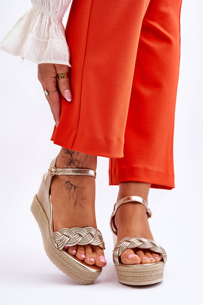 Klasyczne Skórzane Sandały Na Koturnie Złote Denisse