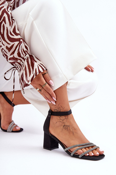 Błyszczące Sandałki Na Obcasie Czarne Enenor