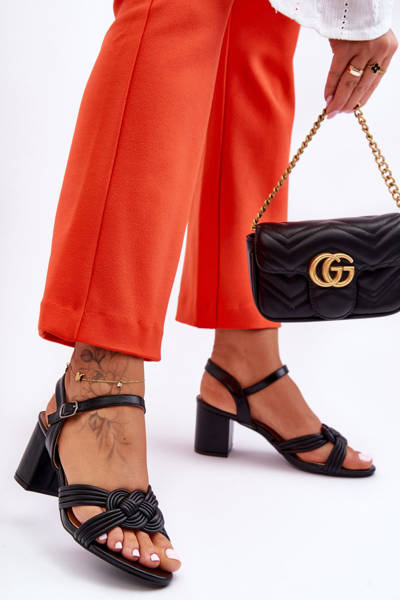 Skórzane Sandały Na Słupku Czarne Meriel