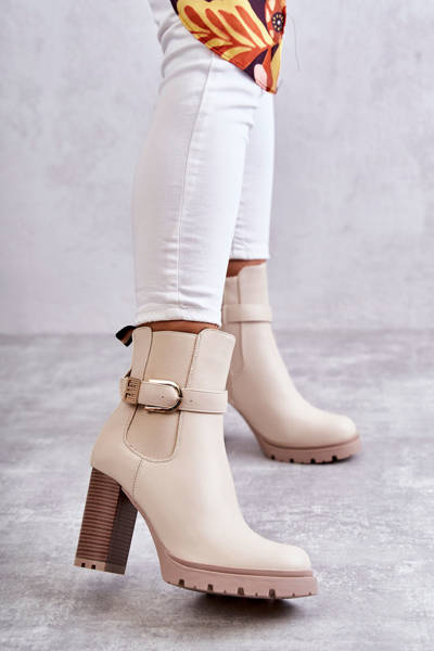 Skórzane Botki Na Słupku Z Ozdobnym Paskiem Beżowe Maresol