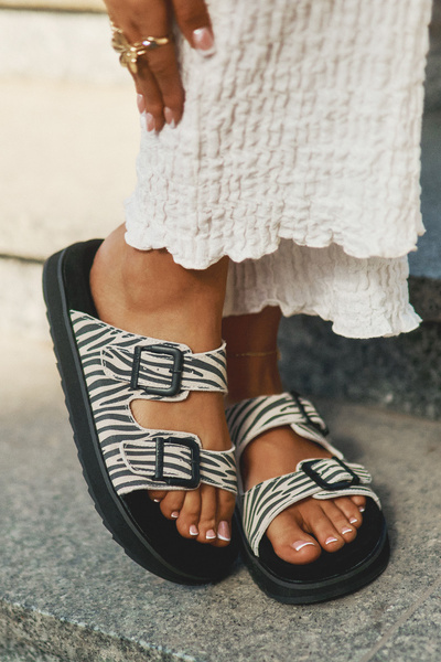 Zamszowe Klapki Damskie Z Klamrami D.Franklin DFSH405002 Zebra