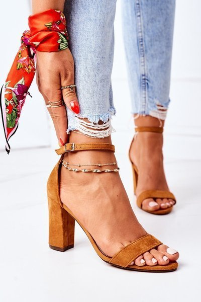 Zamszowe Sandały Na Słupku Camel Florence