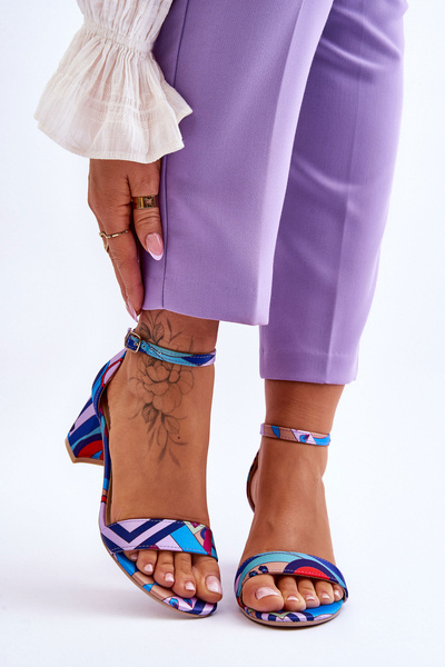 Satynowe Sandały Na Niskim Obcasie We Wzory Fioletowo-Niebieskie Quincy