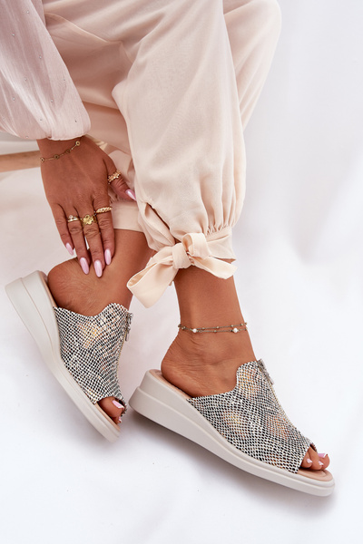 Klapki Damskie Na Koturnie Z Zamkiem Zwierzęcy Wzór Beżowe Irriva