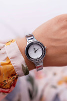 Odcienie szarości i srebra