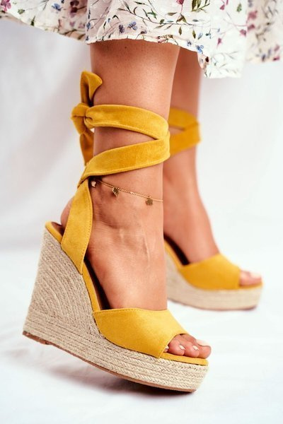 Sandały Damskie Na Koturnie Wiązane Żółte Belleza