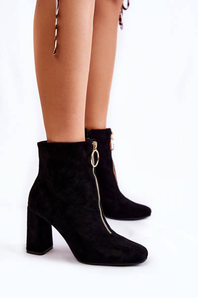 Zamszowe Botki Na Obcasie Z Ozdobnym Zamkiem Czarne Lisette