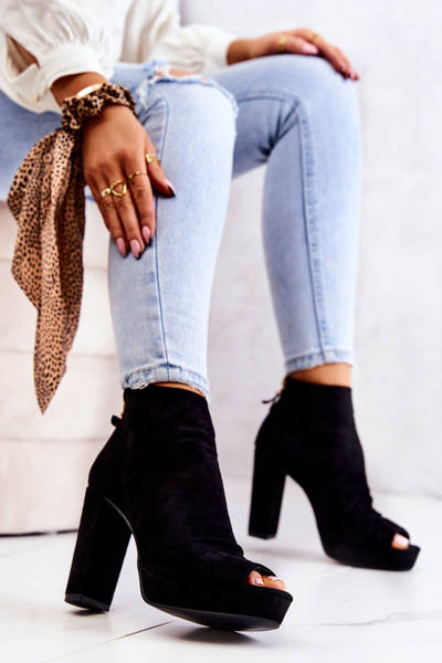 Botki Na Słupku Odkryte Palce Czarne Adore