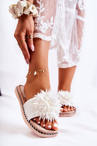 Zamszowe Damskie Klapki Z Ozdobą Białe Giorgia