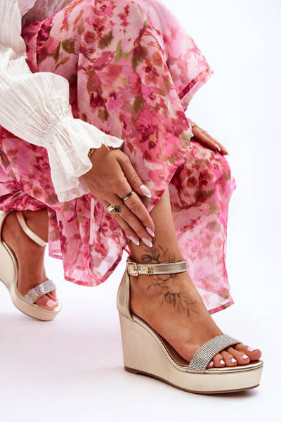 Modne Skórzane Sandały Na Koturnie Złote Arwen