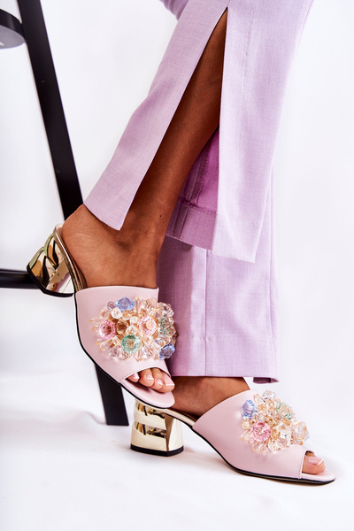 Skórzane Klapki Damskie Na Obcasie Z Ozdobą Różowe Calinda