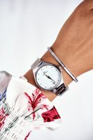 Odcienie szarości i srebra