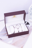 Odcienie szarości i srebra